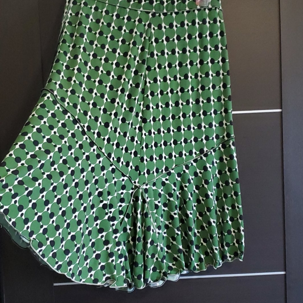 Green/black skirt